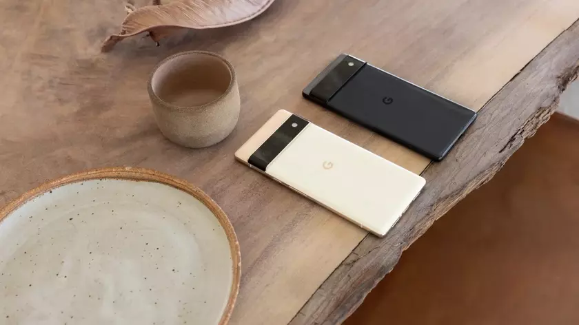 Google признался, что у флагманов Pixel 6 и Pixel 6 Pro нет быстрой зарядки на 30 Вт: в чем вообще дело?