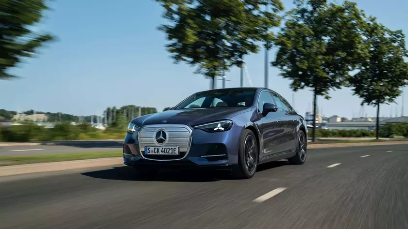 Электрический седан Mercedes C-Class 2026