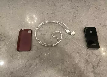 A 12-year-old iPhone caught fire in the house while charging, and a Google Nest camera captured it on video