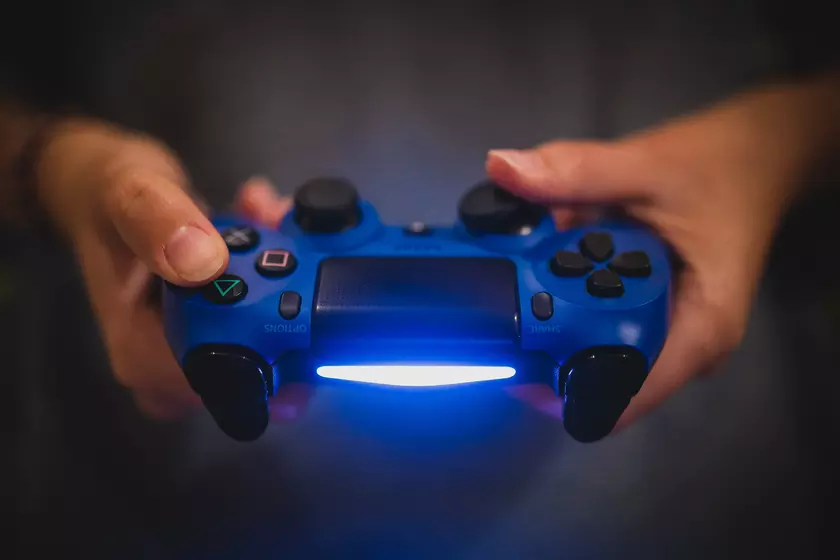 Владельцы PlayStation 5 и PS4 смогут играть вместе благодаря обратной совместимости