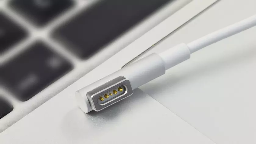 Apple может заменить Lightning на новый магнитный разъем
