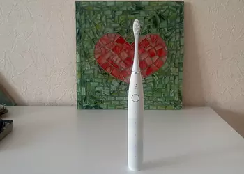 Это не больно. Обзор бюджетной электрической зубной щетки Oclean Flow Sonic