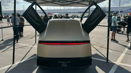 Tesla вперше продемонструвала безпілотне Robotaxi при денному світлі (відео)