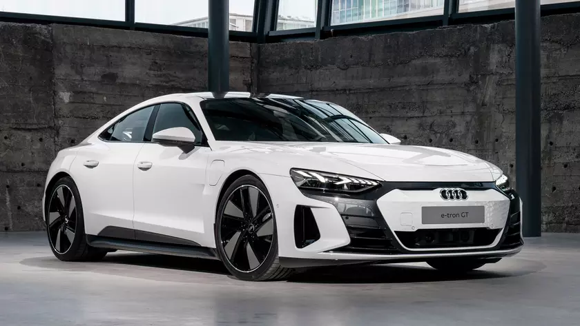 Сколько будет стоить электрический спорткар Audi e-tron GT в Украине
