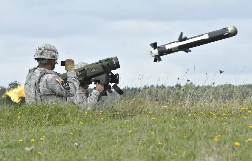 26 500 ПТРК Javelin, 1400 зенитных систем Stinger, 108 гаубиц, 50 млн снарядов, сотни бронеавтомобилей и вертолёты: США передали Украине военной помощи на $4.6 млрд