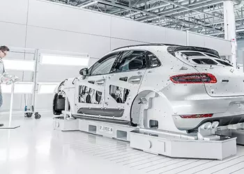 Audi и Porsche могут начать производить автомобили в США из-за тарифных угроз Трампа, - СМИ