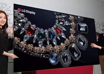 LG showed the world's first 8K OLED display