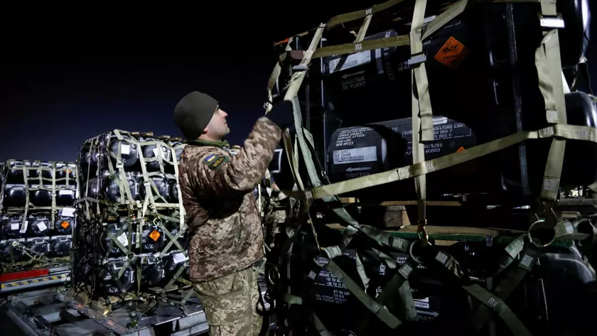 Боеприпасы для HIMARS и Bradley, ракеты HARM и речные патрульные катера: США объявили о новом пакете военной помощи для ВСУ на $350 000 000