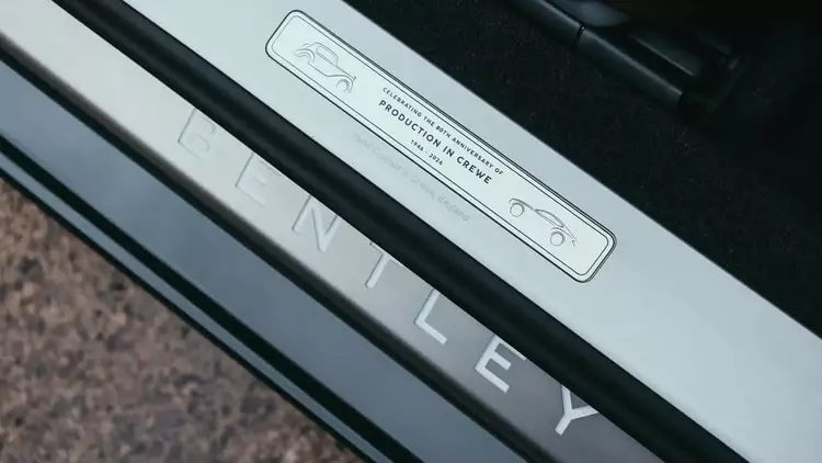 Вісім десятиліть у Крю: Bentley створила ...