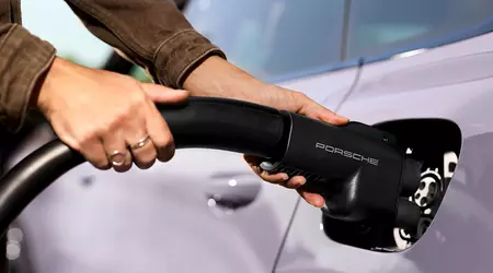 Американські версії електромобілів Audi і Porsche отримали доступ до мережі Tesla Supercharger