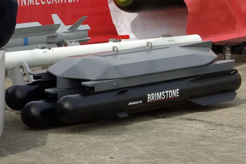 Украинский военный продемонстрировал на видео, как ракеты Brimstone уничтожают технику россиян