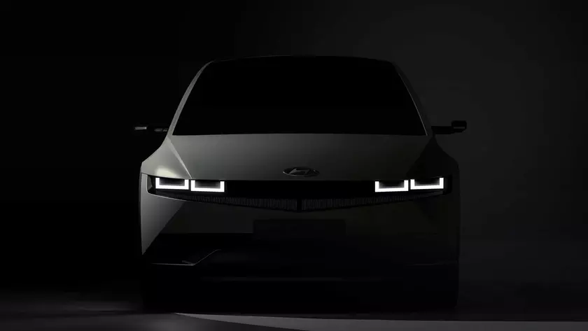 Hyundai показала тизеры электрического кроссовера IONIQ 5 с угловатым дизайном и сверхбыстрой зарядкой