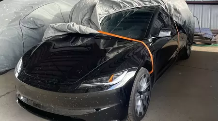 В інтернеті з'явилася фотографія нової Tesla Model 3 з дизайном у стилі Tesla Roadster