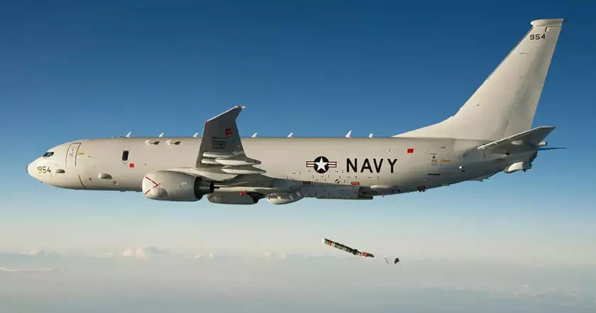 Патрульный самолёт P-8A Poseidon сможет уничтожать субмарины, сбрасывая противолодочные торпеды Mk 54 с дальностью до 65 км
