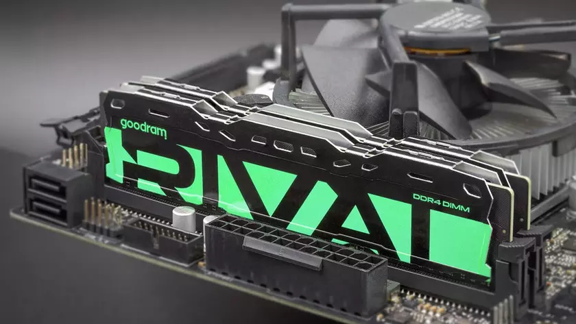 Модули памяти Goodram Rival DDR4 Radiant с красным радиатором