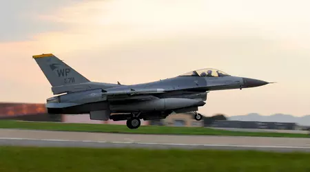 Le Canada participe à la formation des pilotes et du personnel ukrainiens au maniement des chasseurs F-16 Fighting Falcon