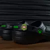 Деталі Crocs із зафіксованими кнопками