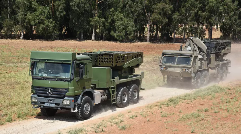 Elbit Systems представила прототип мультикалиберной реактивной системы залпового огня D11A на базе РСЗО PULS с дальностью пуска до 300 км