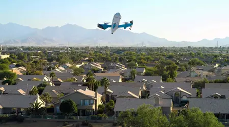 Amazon has started delivering Apple equipment by drones 