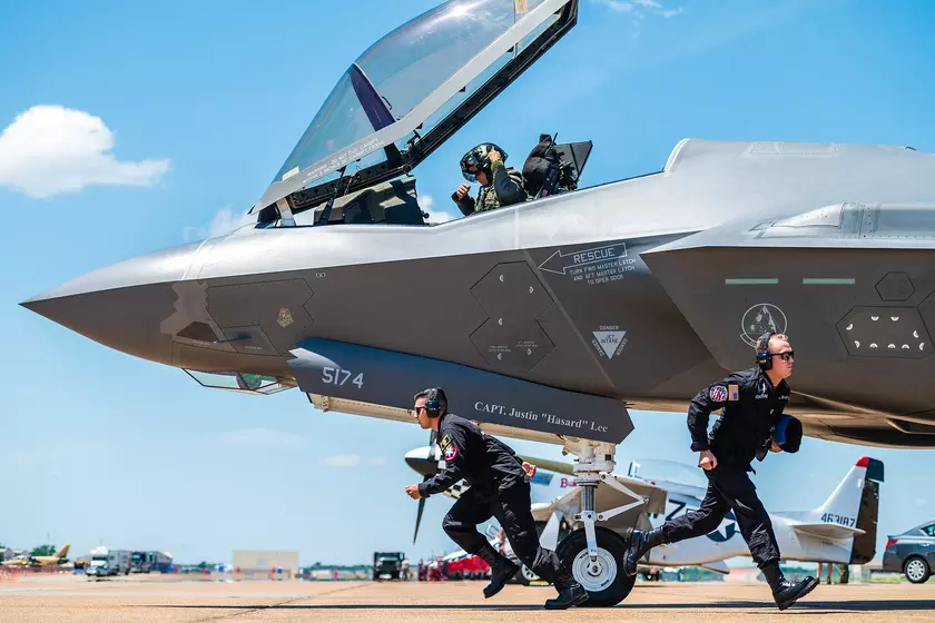 США вернули 349 истребителей F-35 к выполнению заданий – проблема с катапультой решена