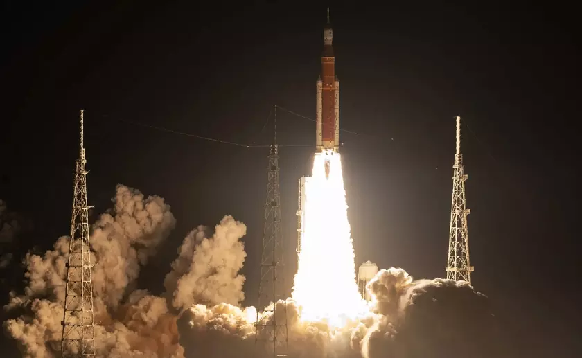 Миссия Artemis I стартовала – NASA наконец-то отправило в космос ракету SLS с кораблём Orion, который облетит Луну и вернётся на Землю