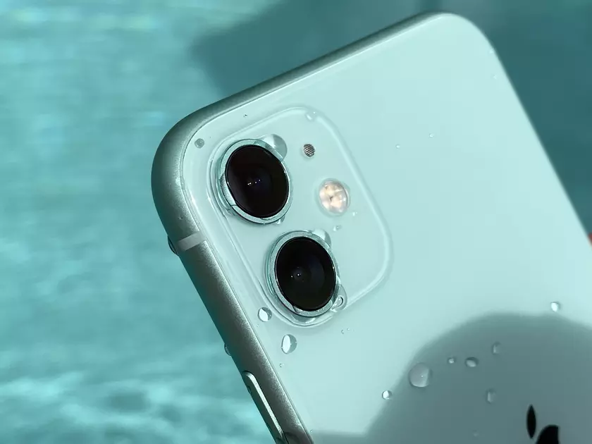 iPhone 11 целую неделю пролежал на дне озера — и продолжил работать