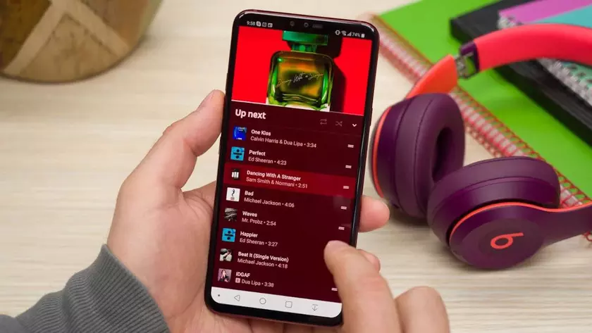 В бесплатных аккаунтах YouTube Music наконец-то появится фоновое воспроизведение