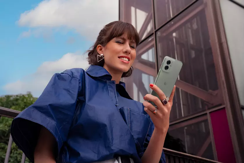Moto G55: экран на 120 Гц, чип MediaTek Dimensity 7025, камера с OIS и зарядка на 30 Вт за €249