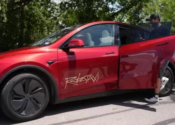 Роботакси Tesla в Остине: когда амбиции Маска встречаются с очередью на 30 минут
