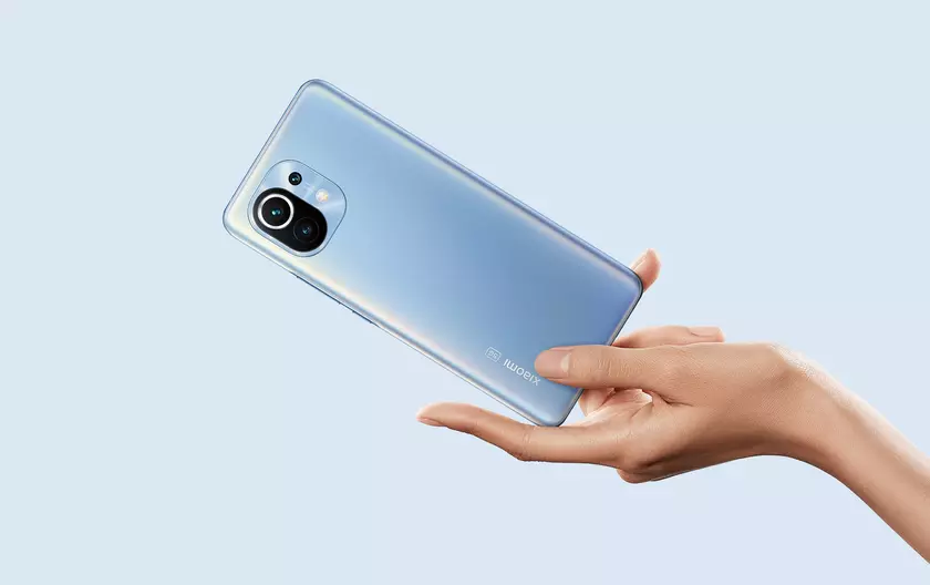 Xiaomi Mi 11 получил новое обновление ПО на основе Android 12