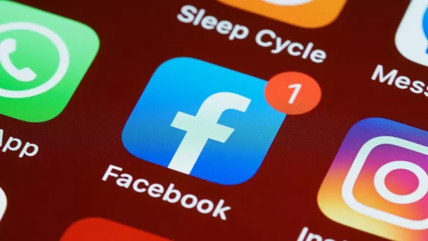 Эволюция Логотипов: История Айдентики Instagram, Facebook и WhatsApp