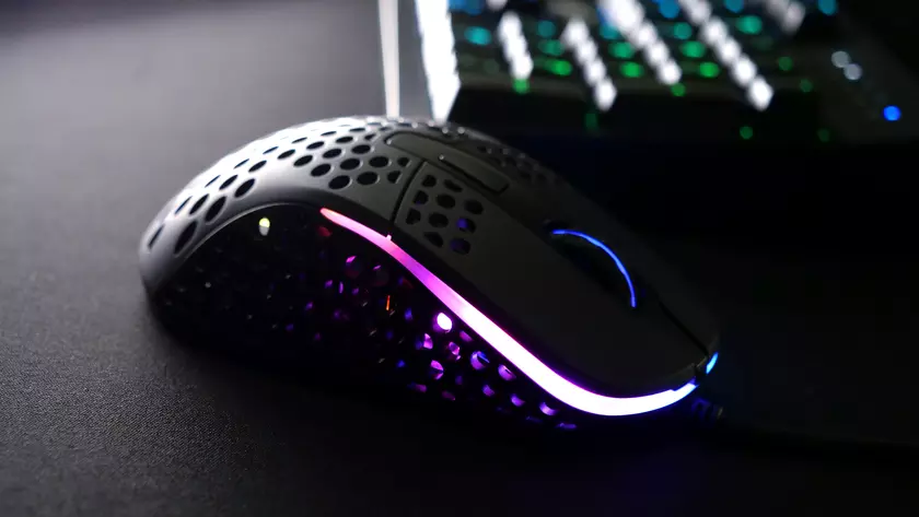 Xtrfy M4: долговечная игровая мышь с перфорированным дизайном уже в продаже в Украине