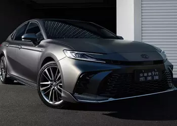 Toyota Camry Glorious Edition: GAC-Toyota выпустила специальную версию Camry для Китая
