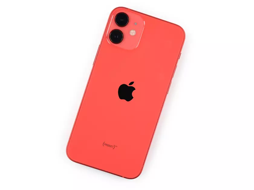 iPhone 12 mini внутри: хрупкое стекло, крошечный аккумулятор и ремонтопригодность на 6 из 10
