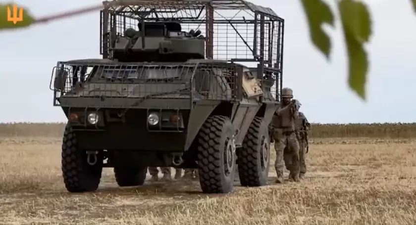 Американские БТР M1117, которые пообещали Украине еще в 2022 году, наконец приехали к украинским бойцам