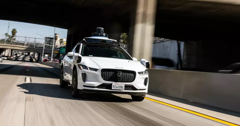 Испытания автономных Jaguar I-Pace от Waymo: будущее уже на шоссе