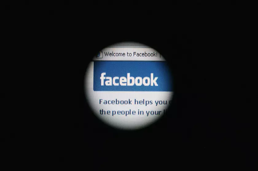 Акции Facebook рухнули, а Цукерберг выкупил полосы крупнейших газет, чтобы извиниться перед пользователями
