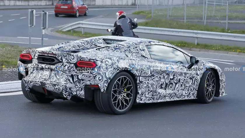 Прототип Lamborghini Temerario Spyder на тестах