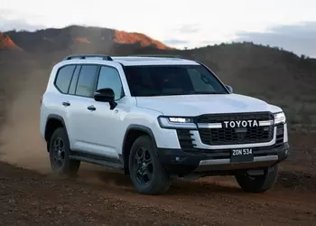 Электрификация «легенды»: Toyota Land Cruiser 300 Hybrid стал самым мощным в семействе