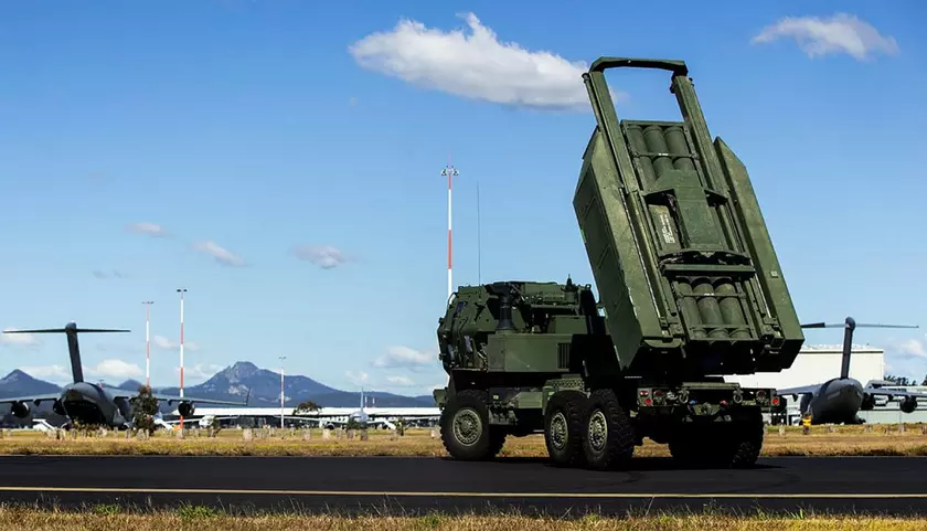 Американская ракетная система HIMARS успешно уничтожила морскую цель во время учений Highball в Западной Австралии