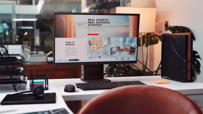 Офисный моноблок Asus ExpertCenter P200 на подставке