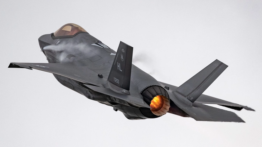 Адаптивный двигатель для F-35 Lightning II мог бы экономить ежегодно сотни миллионов долларов и резко сократить выбросы в атмосферу