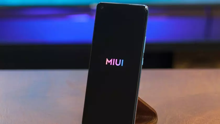 В MIUI появится аналог функции Samsung Edge Panel — боковая панель под названием Sidebar