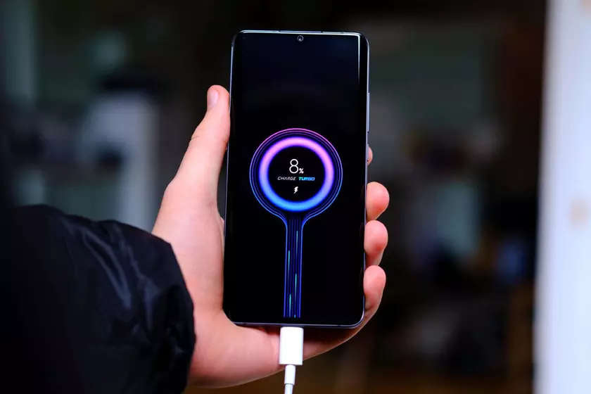 Те самые 200 Вт? Xiaomi завтра обещает представить HyperCharge — новую рекордно быструю зарядку