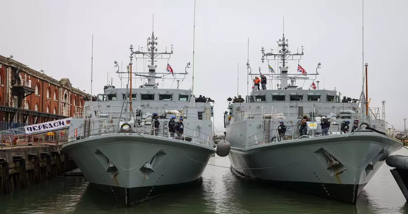 Украинские тральщики "Черкассы" и "Чернигов" пока будут находиться в Британии
