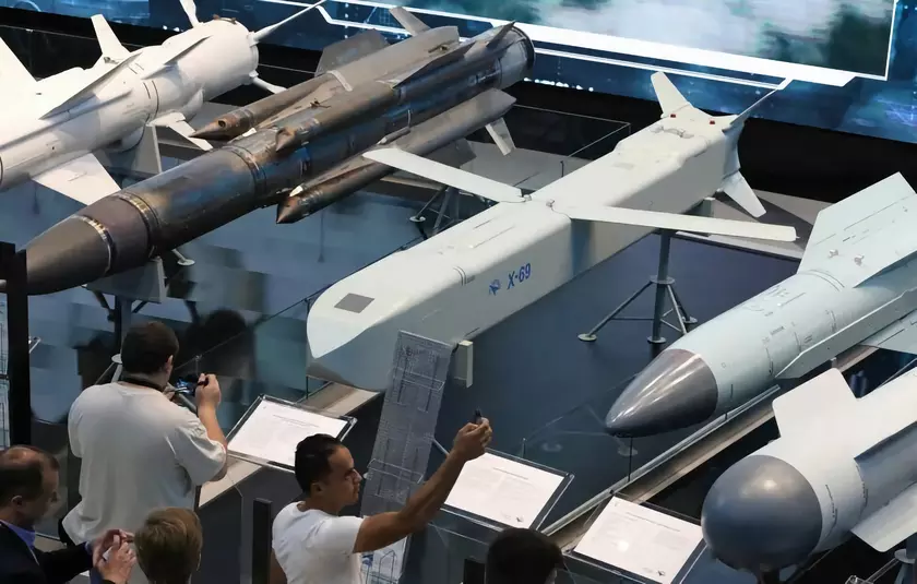 Вооружение истребителя пятого поколения Су-57: россия впервые использовала новые крылатые ракеты Х-69 для удара по Украине