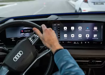 Audi возвращает физические органы управления на рули своих моделей