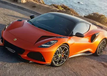 Lotus Emira 420 Sport: британская диета и немецкая мощность