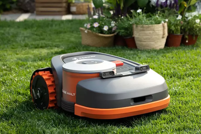 Segway представила робота-газонокосилку Navimow с поддержкой GPS [видео]