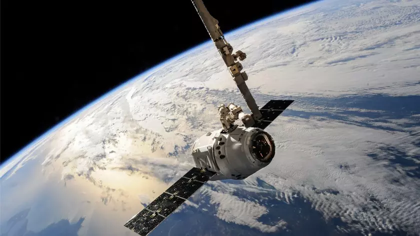 Выход на связь: SpacеX успешно запускает спутник Starlink